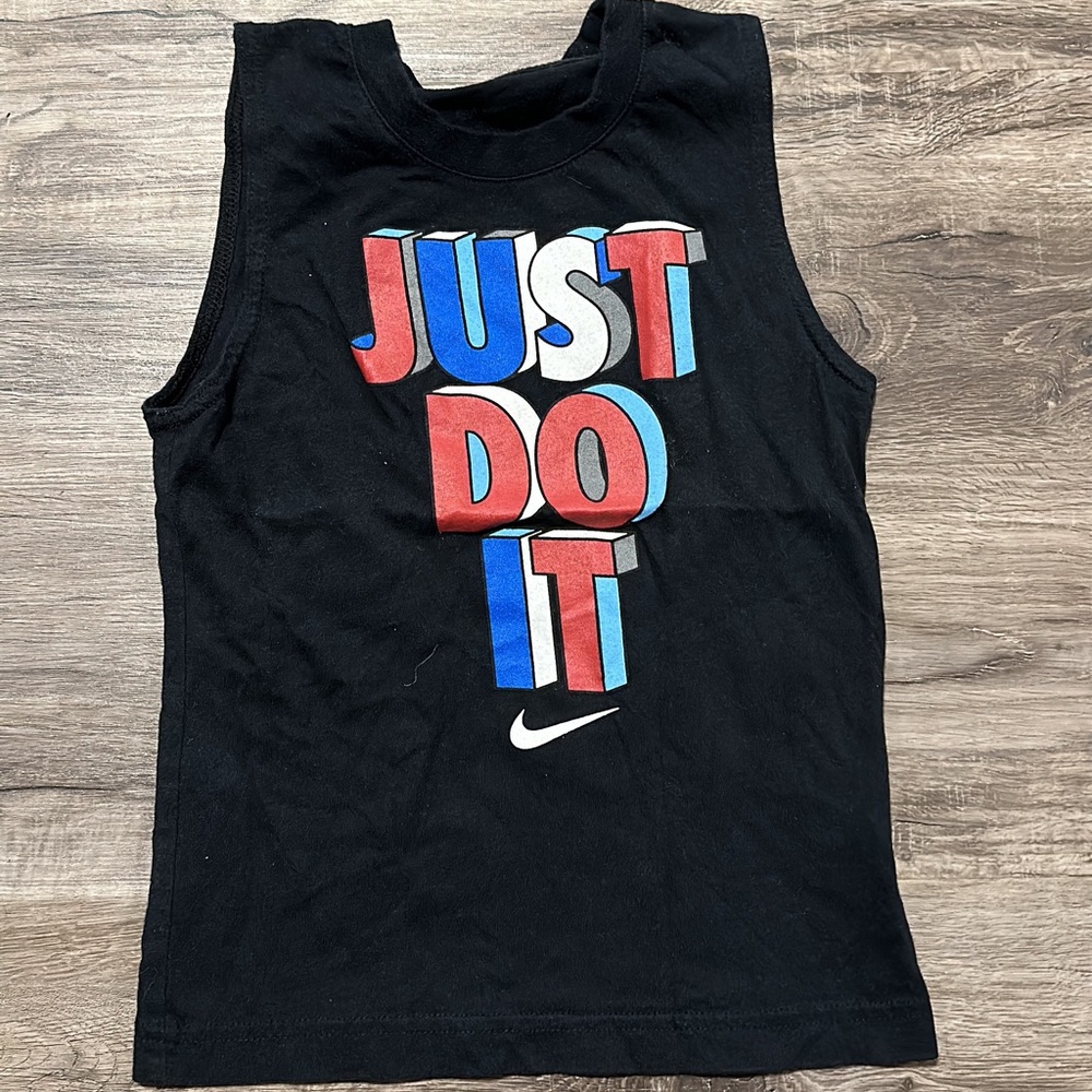 Boys Nike tank size 7